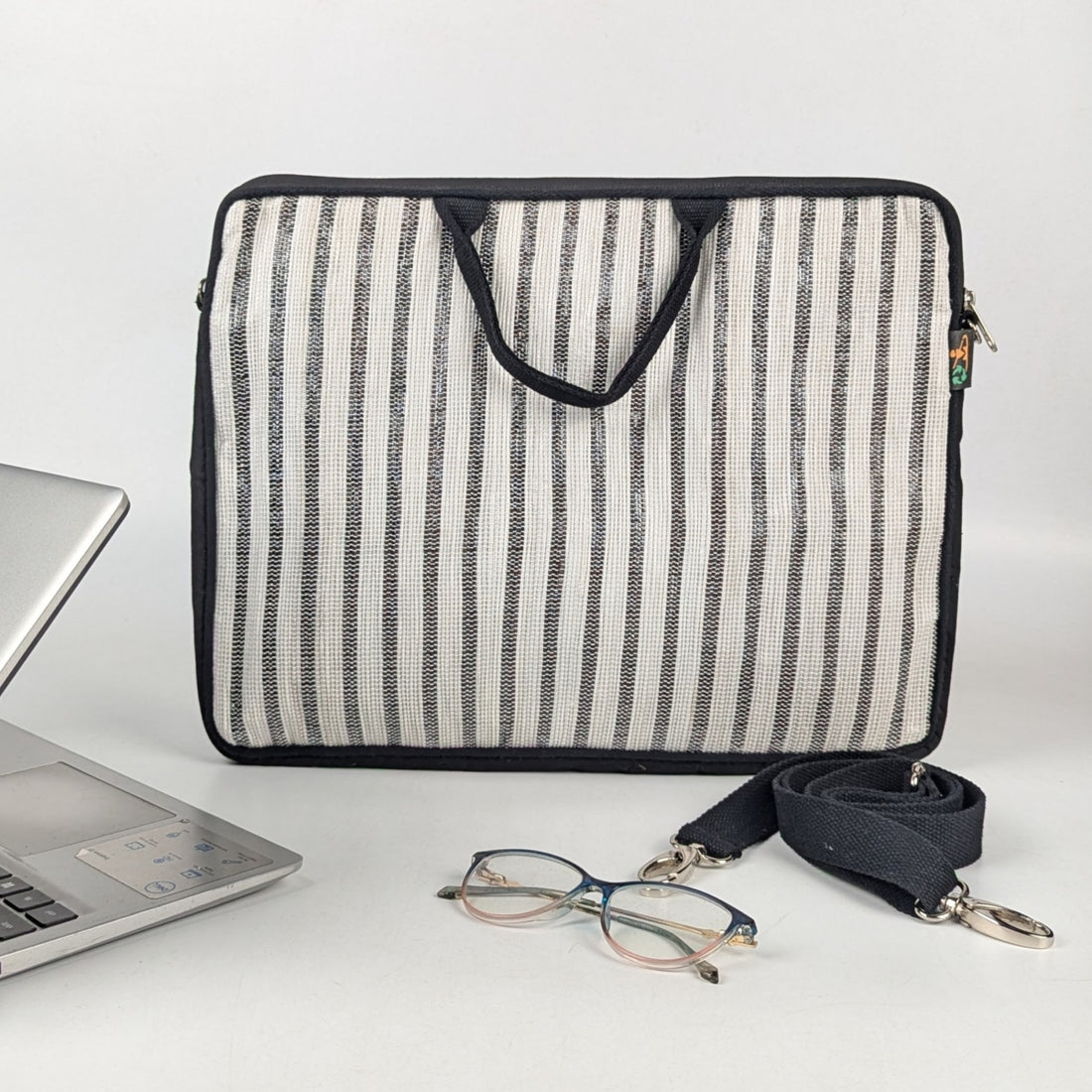 Upcycled Handcrafted Laptop Sleeve 16 inch (LSB160925-002) PS_W